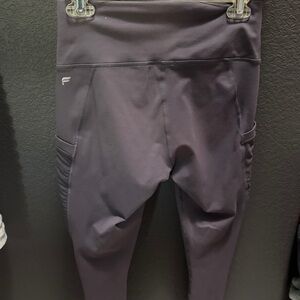 Fabletics Powerhold Grey 3/4 Leggings w side pockets